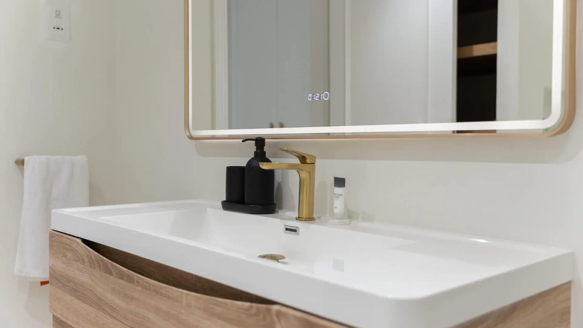 2Br Bliss In Vibrant Business Bay Apartment Dubai