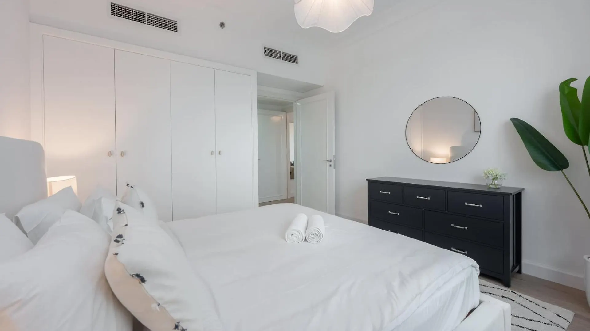 2Br Bliss In Vibrant Business Bay Apartment Dubai