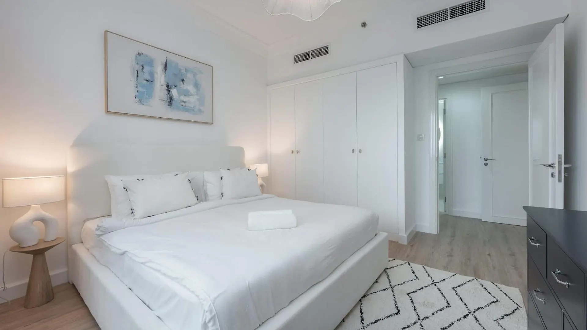 2Br Bliss In Vibrant Business Bay Apartment Dubai