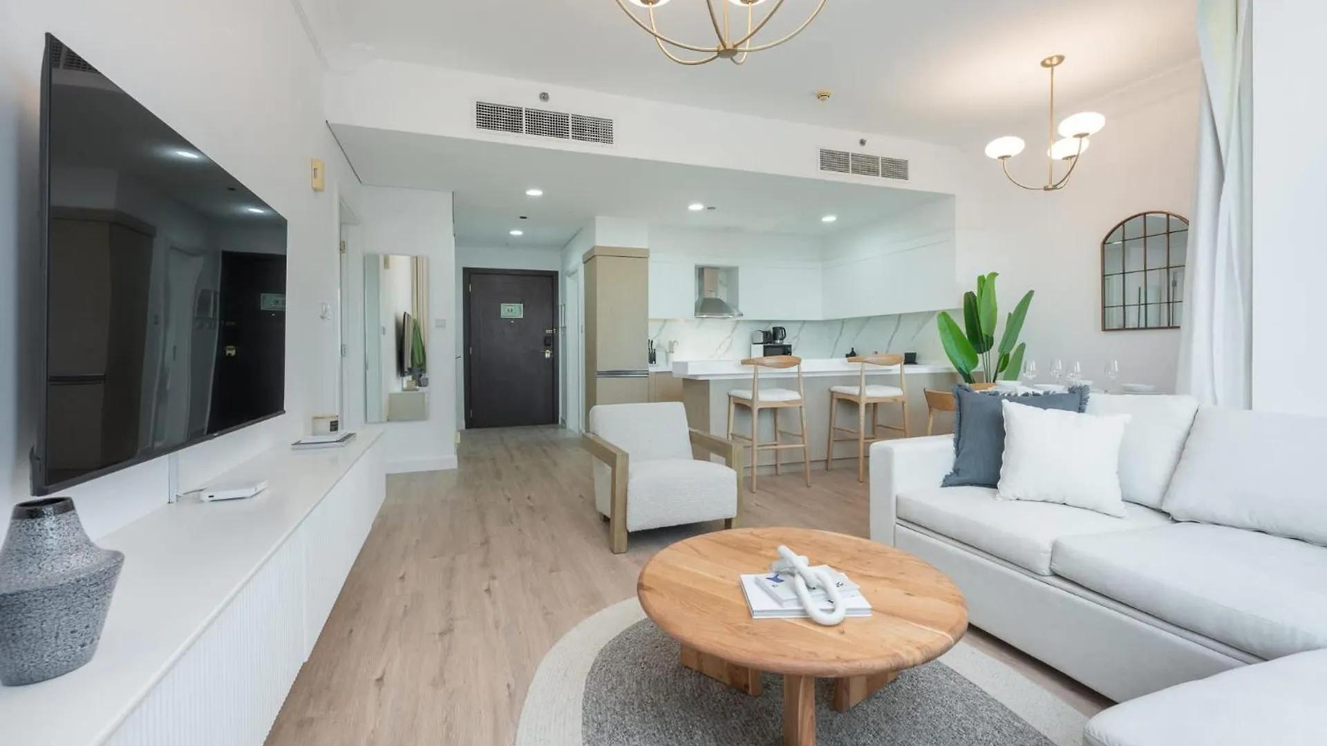 2Br Bliss In Vibrant Business Bay Apartment Dubai 0*,